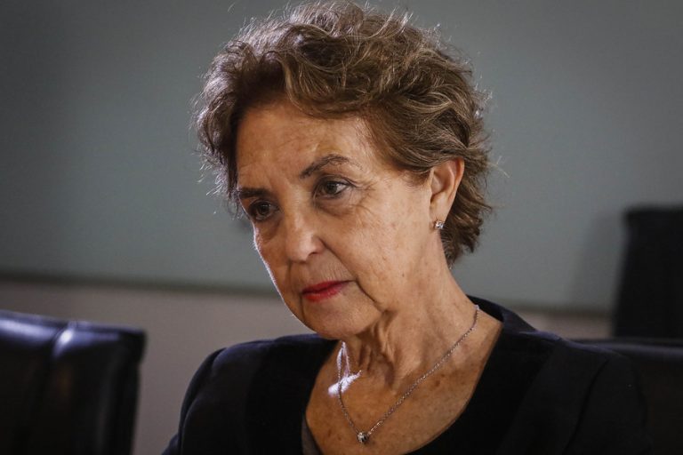 Ministra de Transportes hace mea culpa por aglomeraciones en Metro: 