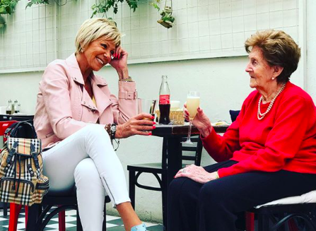 Desde su balcón: Raquel Argandoña se las arregla para ver a su mamá de 92 años pese a la cuarentena