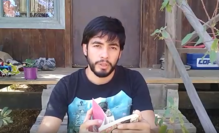 Cristóbal Briceño de Ases Falsos lee cuentos por YouTube para escolares en cuarentena