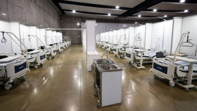 Contraloría busca transparentar cuánto costó el arriendo de Espacio Riesco como hospital de emergencia