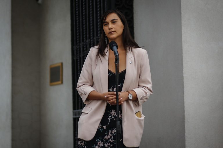 Izkia Siches desmiente romance con hermano de Boric: “Circula información falsa e irrelevante sobre mi vida”