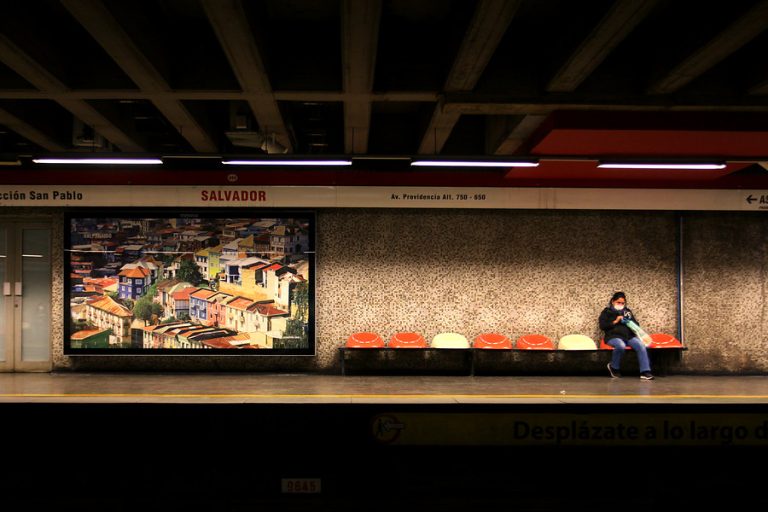 Efecto de la cuarentena: Metro de Santiago registra considerable baja de pasajeros en horario punta