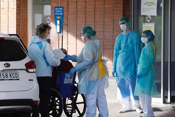 Con 832 muertos, España registró su peor día desde el comienzo de la pandemia