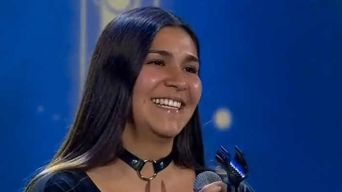 ¡No pudo con los nervios! Dua Lipa no pudo terminar su presentación en Yo Soy