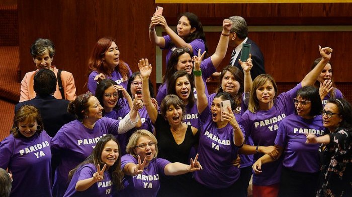 Senado aprobó paridad de género en proceso constituyente