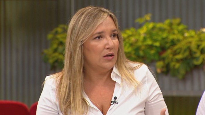 María José Hoffman condenó agresión sufrida por Rafael Cavada en marcha por el rechazo