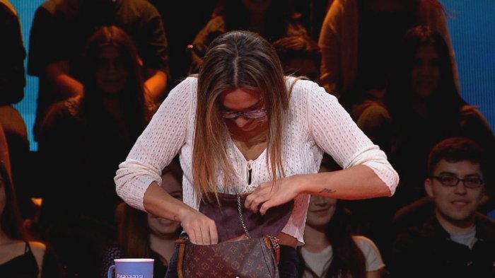 Gianella Marengo tuvo que revolver su cartera para confirmar su respuesta en Pasapalabra