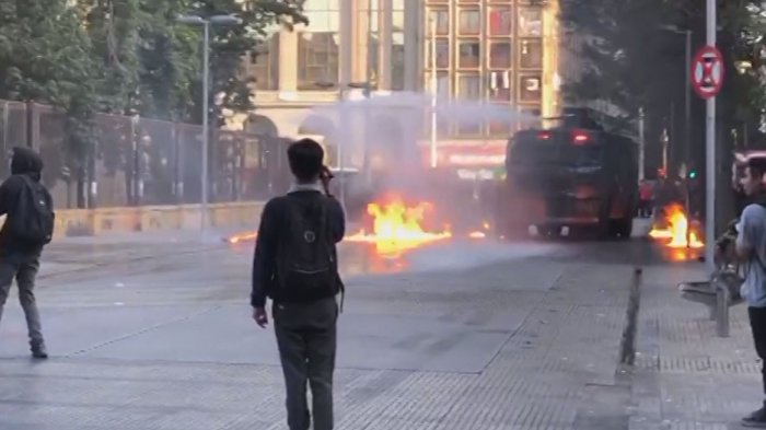 Nuevos focos de violencia en Instituto Nacional: Inspectora enfrentó a encapuchados