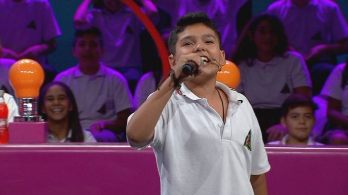 ¡Qué gran personalidad! Tomás se la jugó cantando 