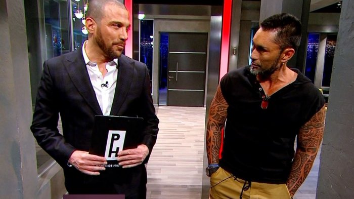 Marcelo Ríos y Julián Elfenbein recrean la polémica escena del baño en discoteque