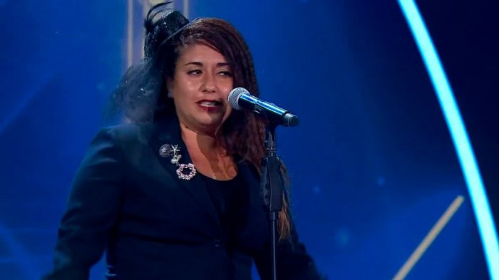 Imitadora de Matia Bazar aseguró que solo interpretó a la cantante para entrar al programa