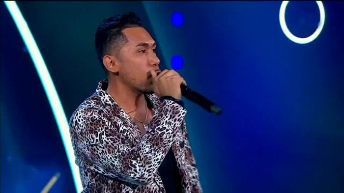 Romeo Santos hizo bailar a Millaray Viera en Yo Soy