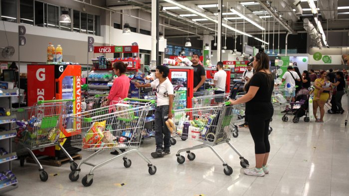 Estos son los horarios de apertura y cierre de los supermercados en Chile