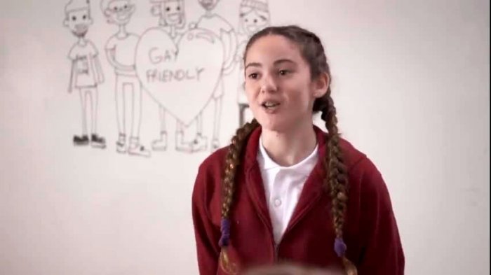 Así reaccionaron los seguidores de Gemelas ante escena que retrató la discriminación hacia parejas homosexuales