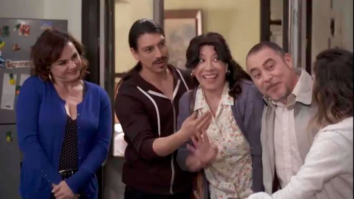 ¡Sorpresiva aparición! Tuiteros reconocieron a querido personaje de Cachureos en Gemelas