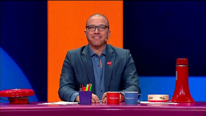 ¡Inentendible! Julián se la jugó cantando 