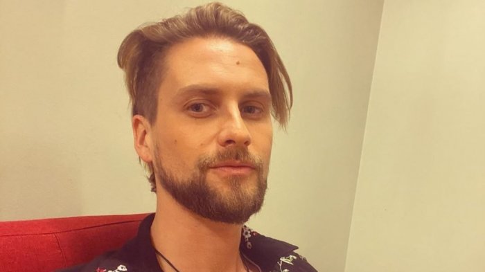 ¿Su Whisky? Jean Philippe Cretton dejó la escoba con foto desde su cuarentena