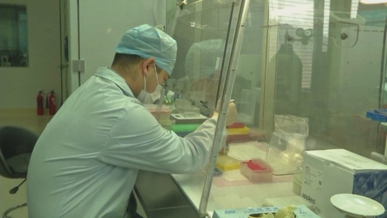 Confirman el primer caso de coronavirus en República Dominicana y el quinto en México