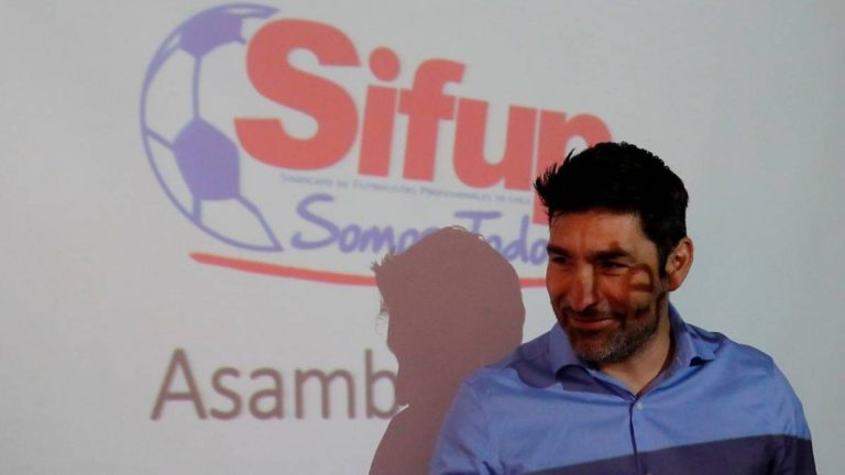 Presidente de Sifup descarta rebaja a los sueldos de los futbolistas