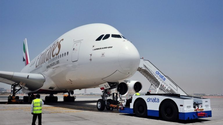 Emirates anuncia suspensión de sus vuelos: Sólo operará servicio de carga de bienes esenciales