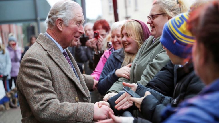 No saben cómo se contagió: Príncipe Carlos da positivo en examen de coronavirus