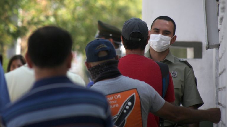El drama y la incertidumbre que viven cientos de inmigrantes en Chile por la pandemia