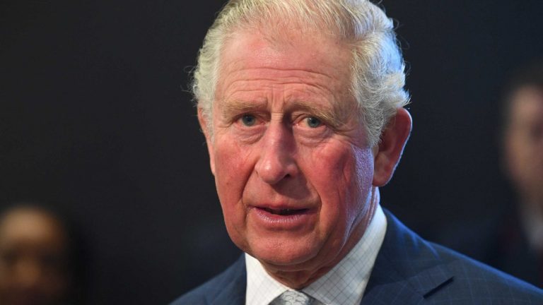 El príncipe Carlos está bien de salud luego de contraer COVID-19: Está fuera de aislamiento