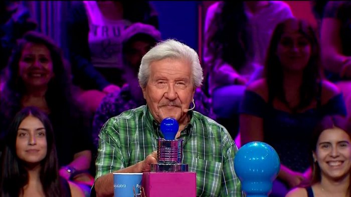 El tierno gesto que tuvo Julián con participante adulto mayor en Pasapalabra