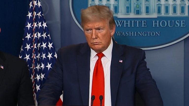 Trump confirma que vienen semanas complejas: Proyectan entre 100 mil y 240 mil muertes