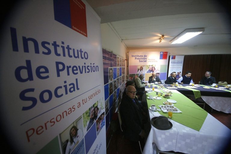 IPS anuncia que pago de pensiones se hará a través de CuentaRUT y se adelantarán depósitos de abril