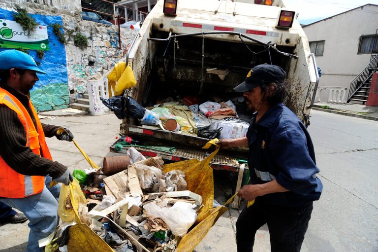 Agua, jabón y alcohol gel: Recolectores de basura exigen implementos para prevenir el COVID-19