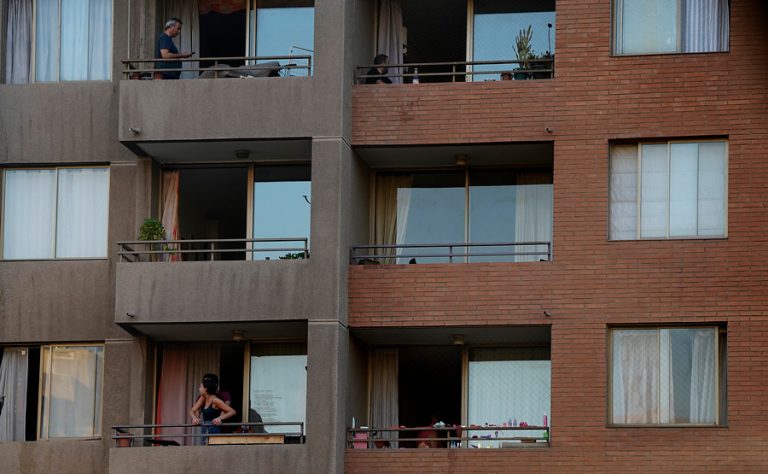 Peores cifras desde la crisis subprime: Compras de bienes raíces caen en un 60% y buscan alternativas digitales