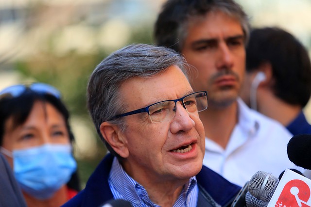 Lavín interpone querella contra mujer infectada con coronavirus que fue sorprendida en el Jumbo