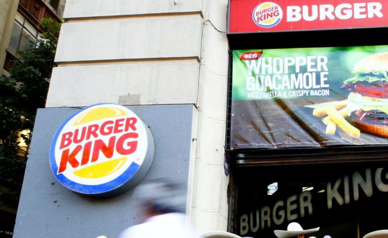 Suspenden contratos de trabajadores en Chile de Starbucks, Burger King, Chili’s y PF Chang’s