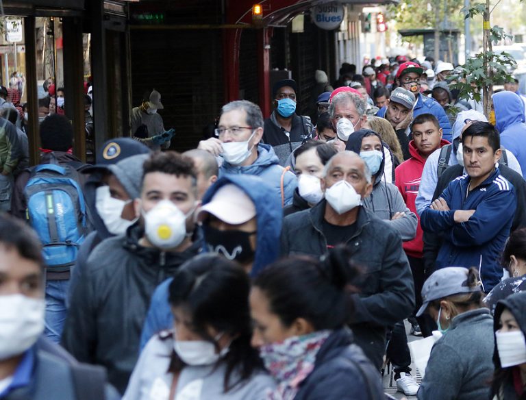 Chile llega a los 4.815 casos de COVID-19 y decretan el uso obligatorio de mascarillas en el transporte público