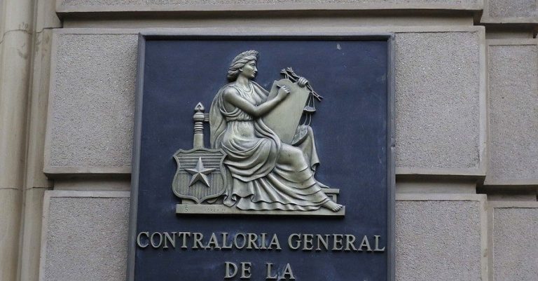 Contraloría pidió a la FACh que aclare el traslado de paciente con COVID-19 desde Temuco a Santiago