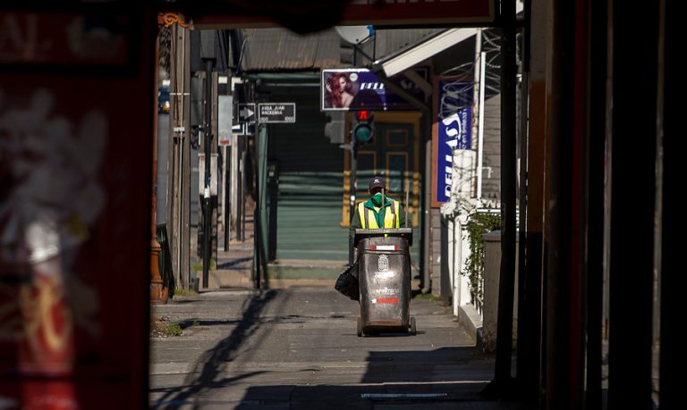 La cuarentena parcial es efectiva al momento de frenar el COVID-19, aseguran académicos de la U. de Chile