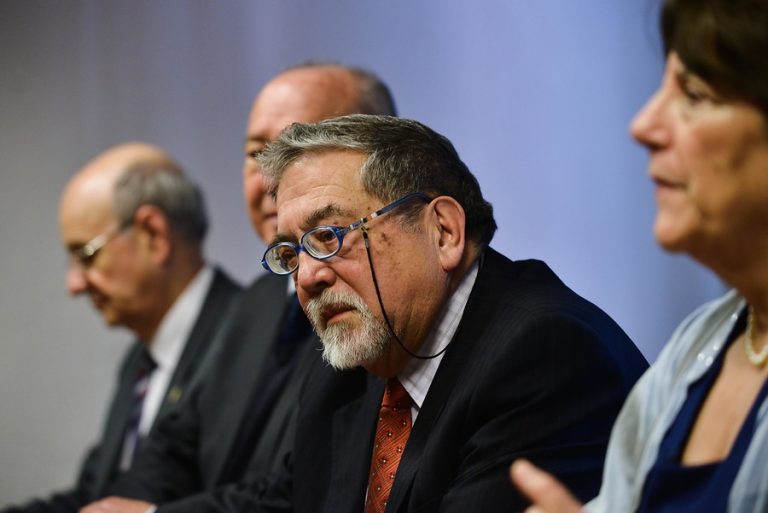 ¿Puede Abraham Santibáñez renunciar a un respirador mecánico para salvar otra vida?