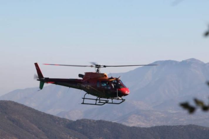 Arriesgan la suspensión de su licencia: DGAC advierte sanciones para personas que viajaron en helicóptero hacia Zapallar