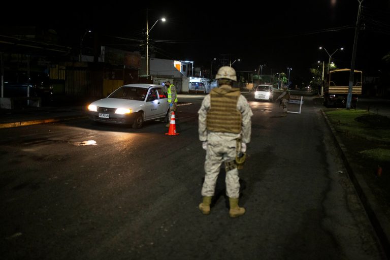 Gobierno asegura que 6.888 personas han sido retenidas por infringir el toque de queda