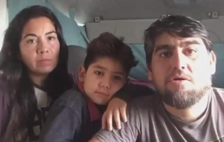 Familia chilena cumplirá un mes viviendo en un furgón en Lima: Están aislados y piden ayuda para regresar