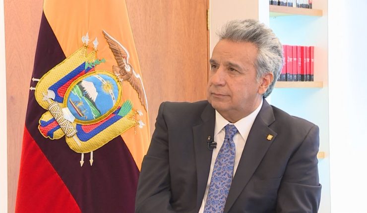 Presidente de Ecuador reduce en un 50% su sueldo y el de su gabinete
