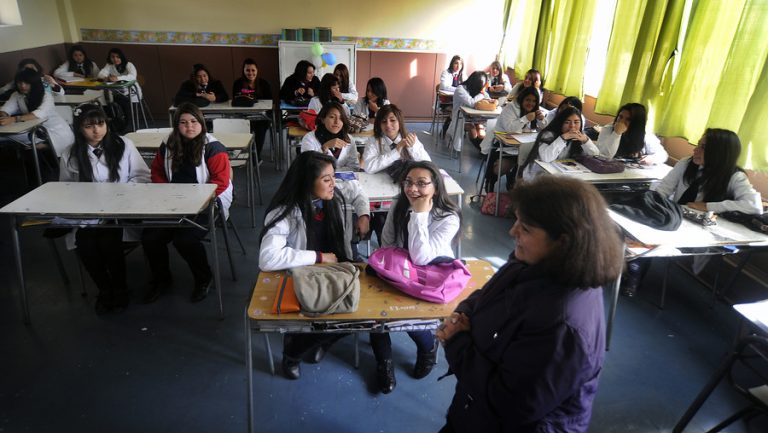 Encuesta AMUCh: 64% de los apoderados cree que se perderá el año escolar