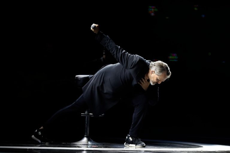 El peculiar llamado de Miguel Bosé: Exige que se dejen de instalar las redes 5G a nivel global