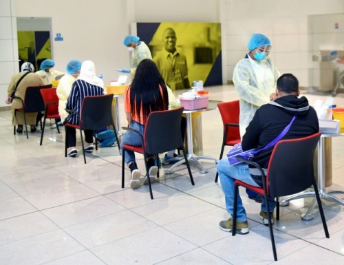 Emirates realizó test rápidos de coronavirus a sus pasajeros y tuvo los resultados en 10 minutos