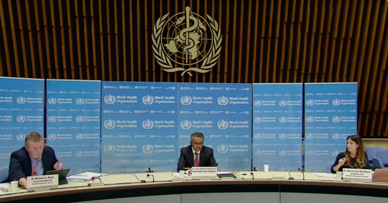 Carnet COVID-19: OMS dice que no tiene postura al respecto y llama a las autoridades a la prudencia