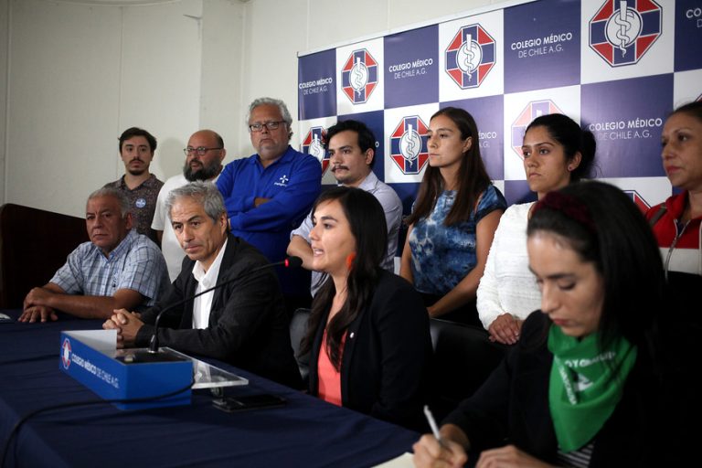 Colegio Médico rechaza la vuelta al trabajo presencial: 