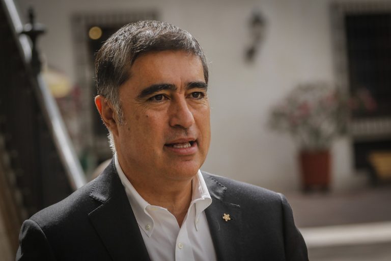 Mario Desbordes emplaza a ministro Mañalich a dejar de utilizar Twitter y limitarse a temas vinculados a la salud