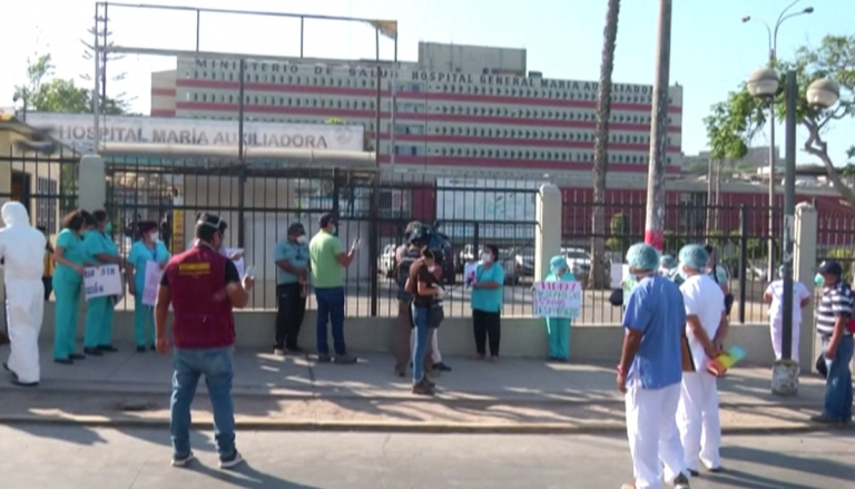 Trabajadores de la salud en Perú se manifestaron por colapso de las morgues de hospitales