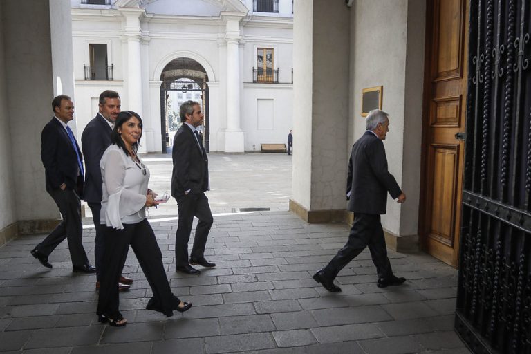 Gobierno dio marcha atrás y retiró indicación que excluía a ministros de la reducción de remuneraciones